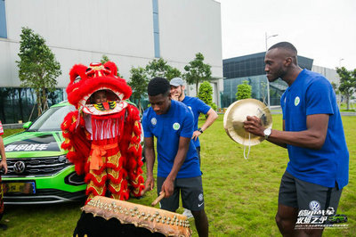 德甲戰(zhàn)車轟隆作響，狼堡對決法蘭克福上演綠茵雙雄爭霸，共筑足球文化交流橋梁
